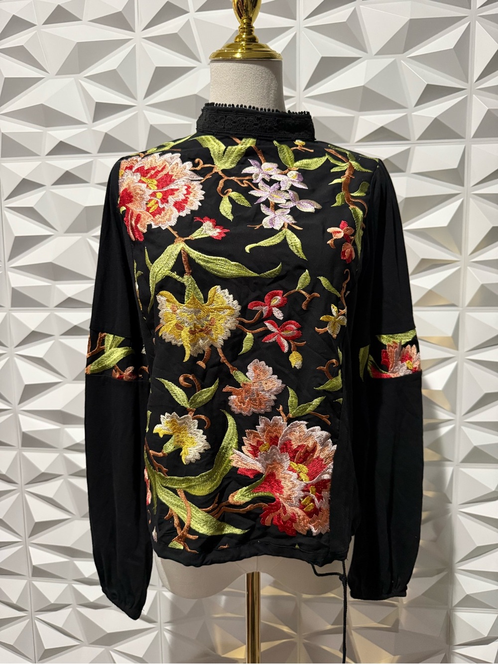 Anthropologie NWT Tiny Embroidered Floral Knit Blouse Sz XS - Picture 6 of 8